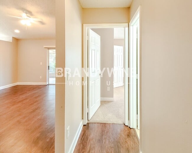 Photo - 542 Queensbridge Dr