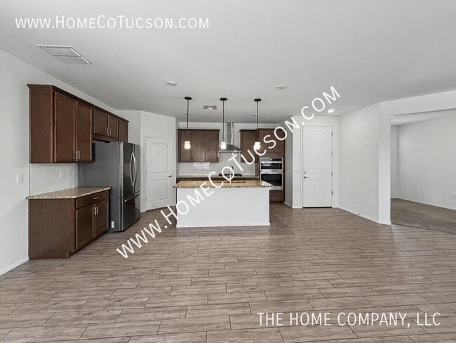 8828 E Stone Meadow Cir