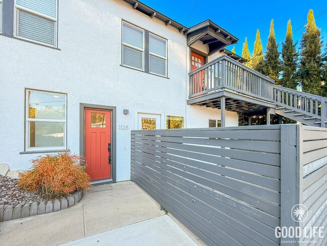 Building Photo - Sassafras St Unit 1128 Sassafras St