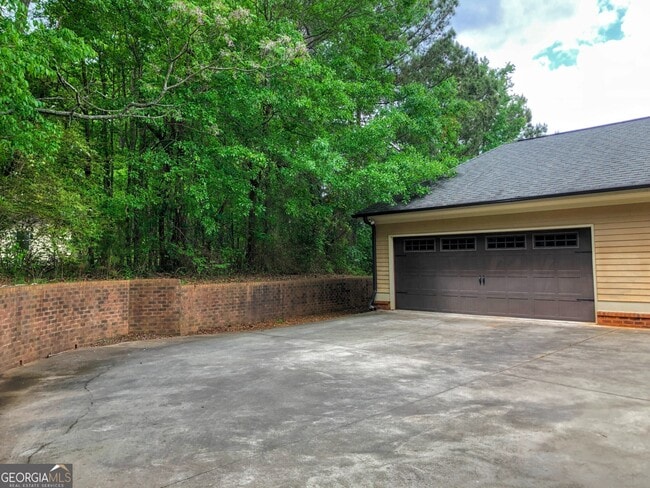 1121 Livingston Trail