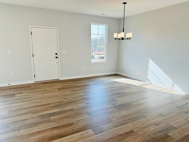 Photo - 853 York Aly