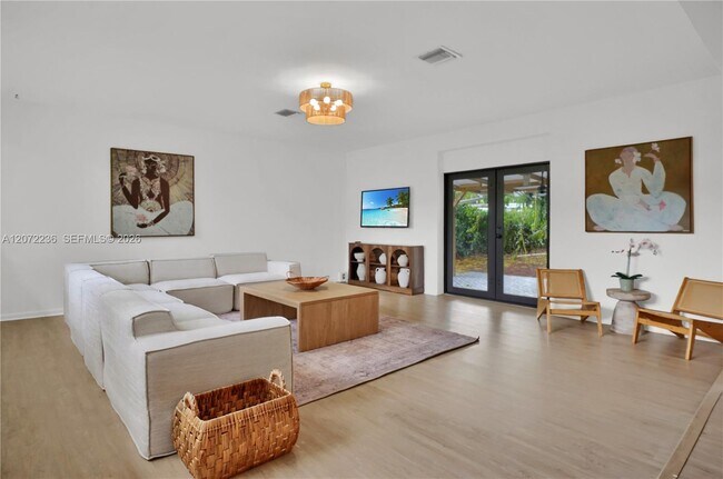 Photo - 125 NE 150th St