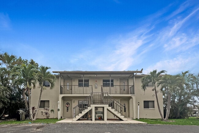 Photo - 4530 SW 10th Ave Unit 101
