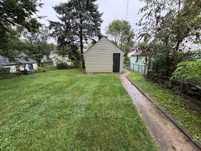 Photo - 144 Niagara Ave