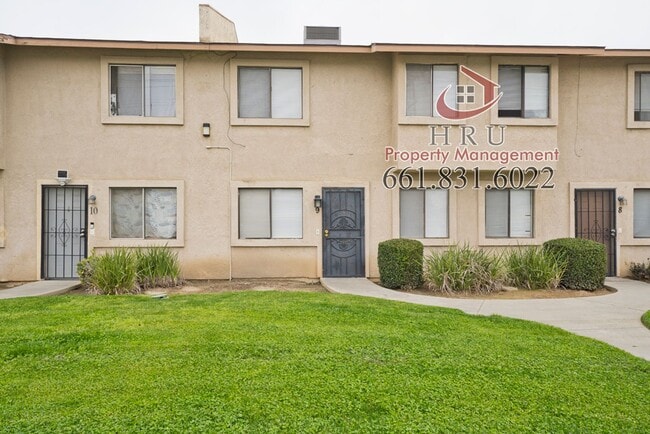 Building Photo - SW-3 bedrooms 2.5 baths condo