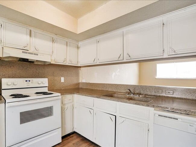 Photo - 427 Hollyvale Dr Unit 1