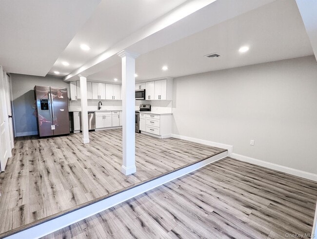 13 Woodland Ln