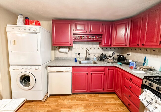Building Photo - 122 Spring St Unit 1 Rental