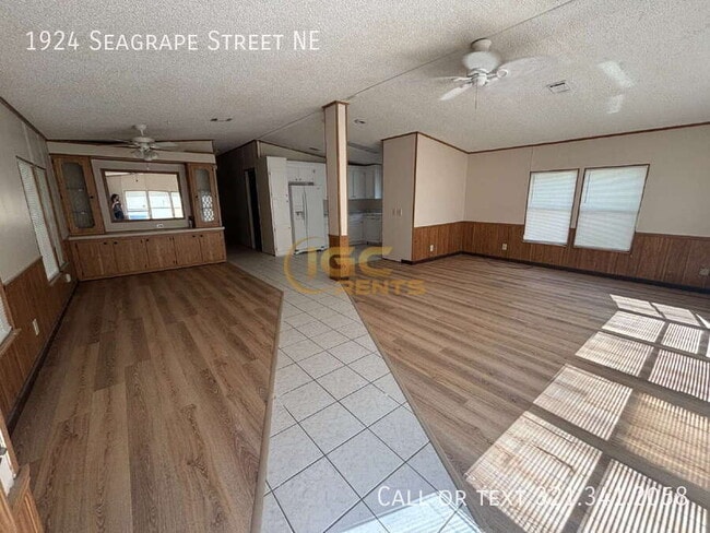 Photo - 1924 Seagrape St NE