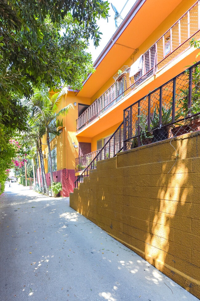 Photo - 4052 Chevy Chase Dr Unidad 7