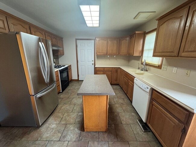 Photo - 2047 Parkside Dr