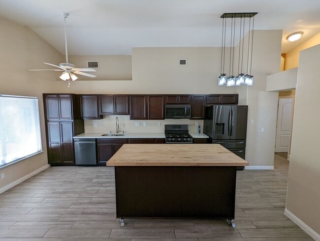 Photo - 4932 Dunvegan Ct