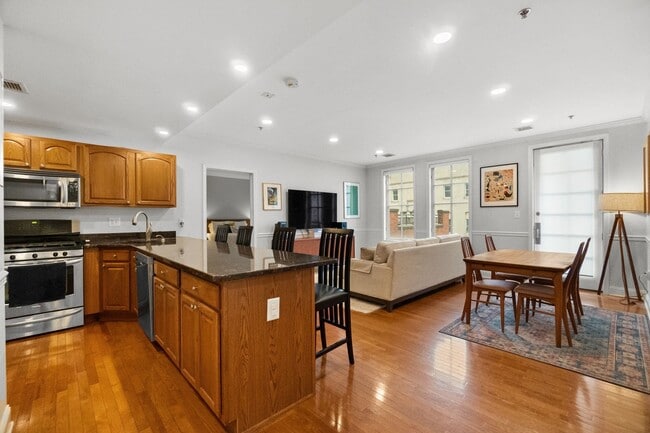 Building Photo - 727 Monroe St Unit 306