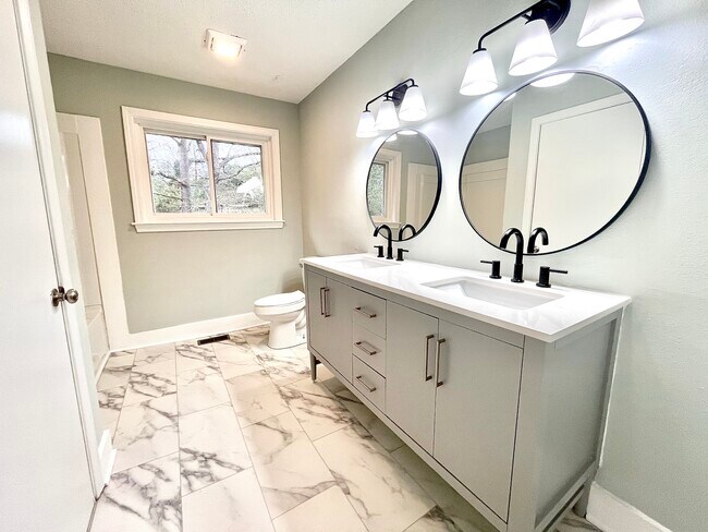 Photo - 3515 Deerwood Trail