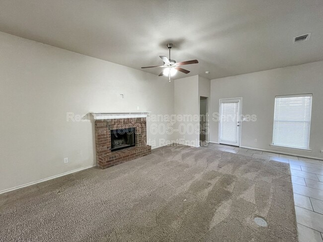 Photo - 7418 102nd St