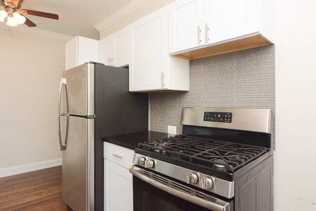 Photo - 3833 N Greenview Ave Unit J06P