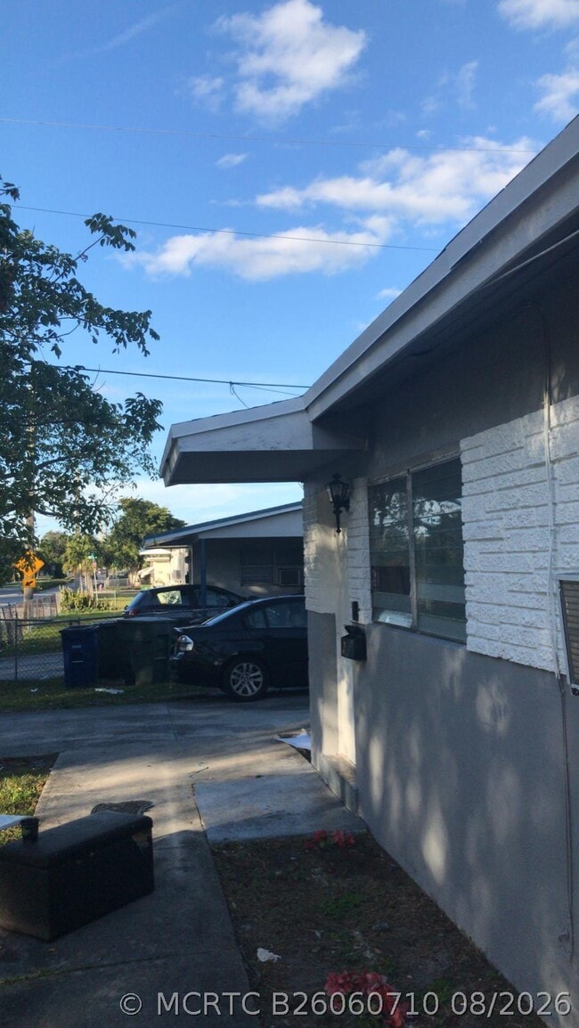 Photo - 760 NW 4th St