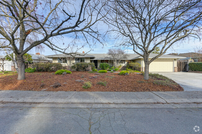 Building Photo - 6431 Oakridge Way Rental