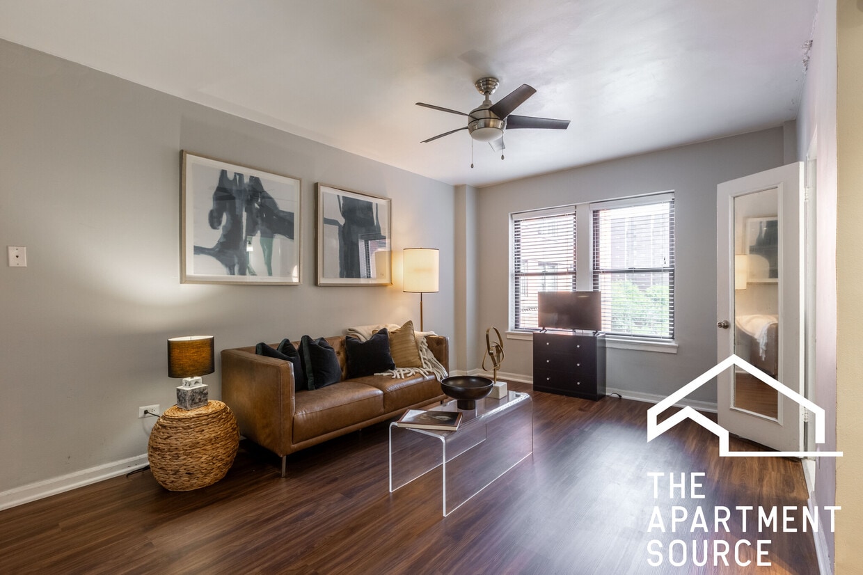 Photo - 1140 N La Salle Dr