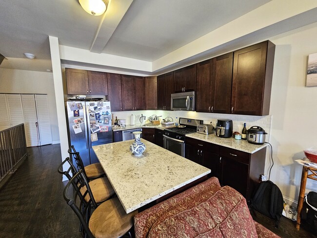 Photo - 939 W Armitage Ave Unit B