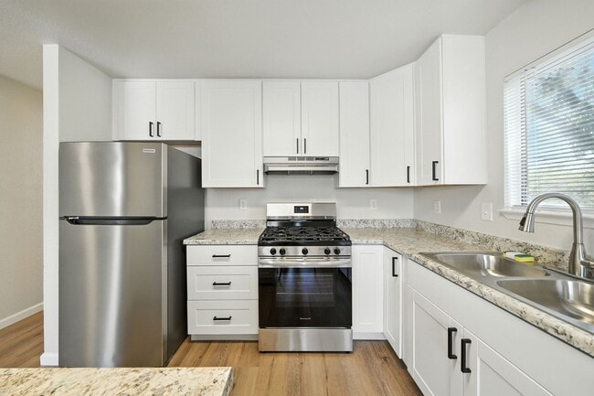 Photo - 3236 Lawrence Rd Unidad D
