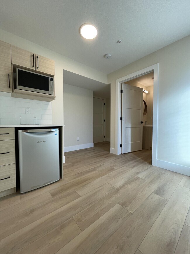 Photo - 8717-8110 110 St NW Unit 2B