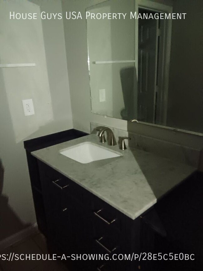 Photo - 208 NE Cedar Ct