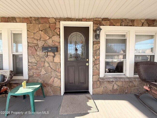 734 S Main St