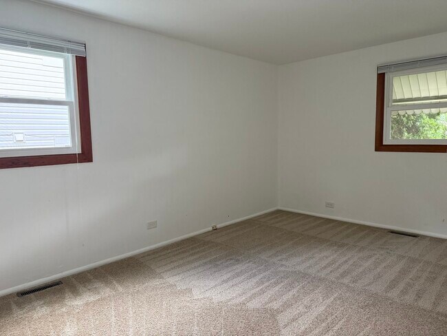 Photo - 723 S Lake St