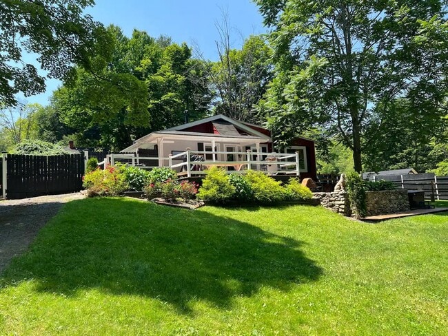 Photo - 149 Jaycox Rd House