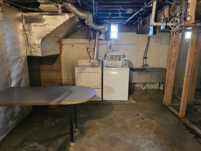 1821 W Grand Ave Unit 101