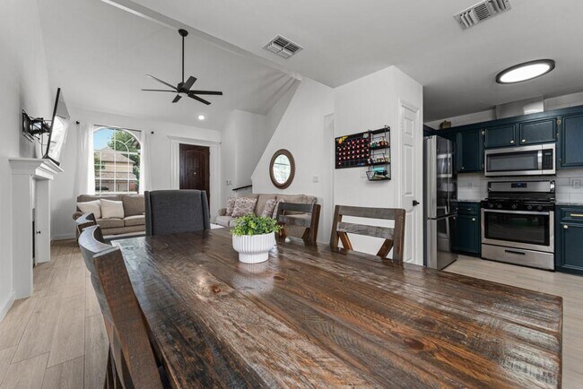 Photo - 1409 Lantern Light Dr