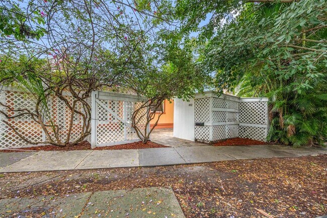 Photo - 492 6th Ave N