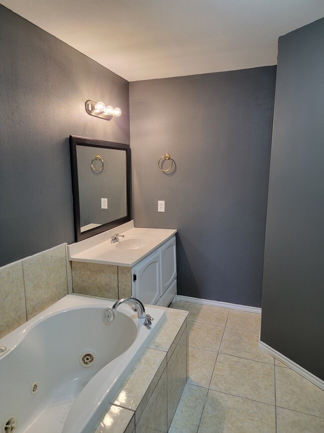 Photo - 610 W Blue Jay Ave