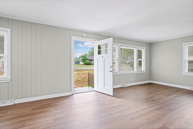 Photo - 201 Cecil Dr