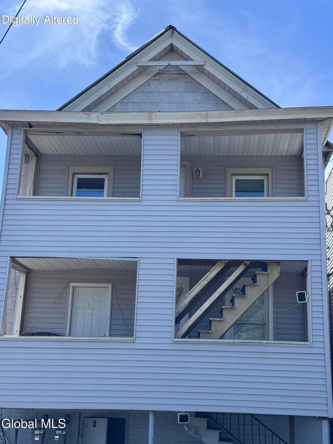 Building Photo - 10 Grace St Unit 2R