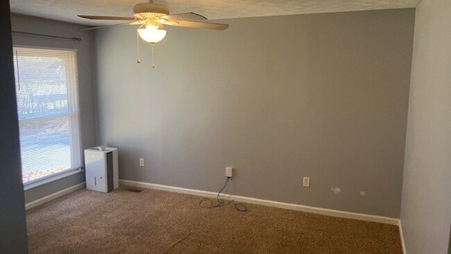 Photo - 325 Halifax Dr