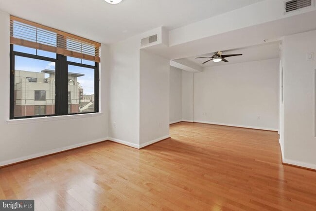 Photo - 1021 N Garfield St Unit 623