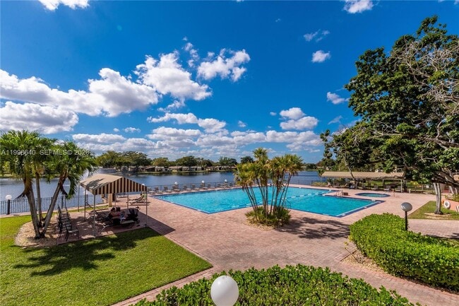 Building Photo - 200 Ashbury Rd Unit 312