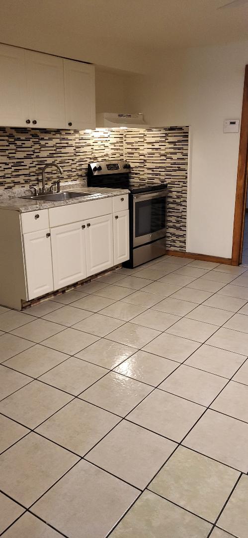 Building Photo - 82 Miller St Unit Ground fl