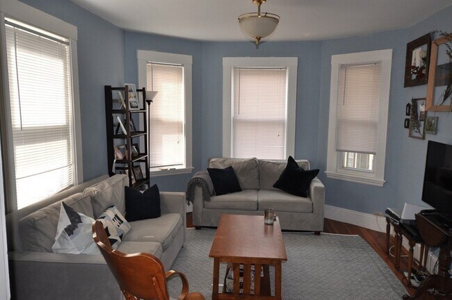 Photo - 23 Montfern Ave Unidad 2