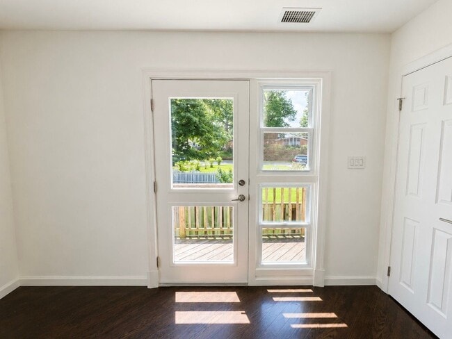 Building Photo - 10715 Joyce Dr Unit Apt. C