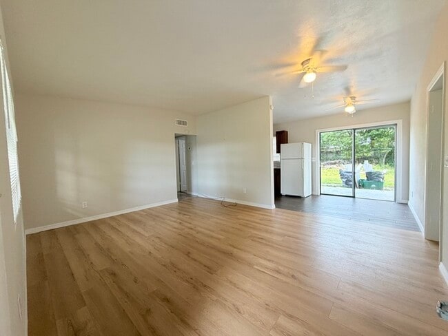 Photo - 310 Kentia Rd