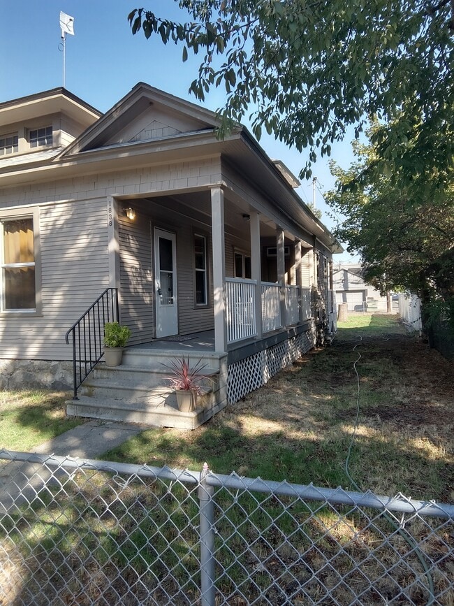 Building Photo - 1838 W College Ave Rental