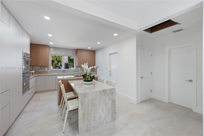 Photo - 5211 Granada Blvd