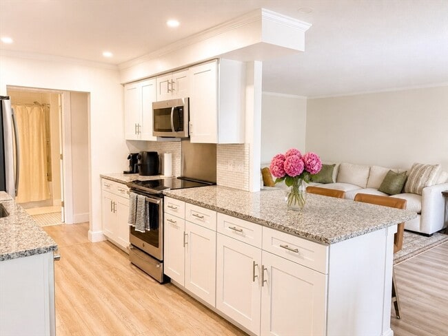 Building Photo - 10 Beal's Cove Rd Unit J