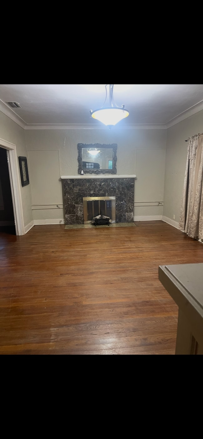 Photo - 208 E Ligustrum Blvd
