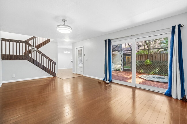 Photo - 7536 Courtyard Run E