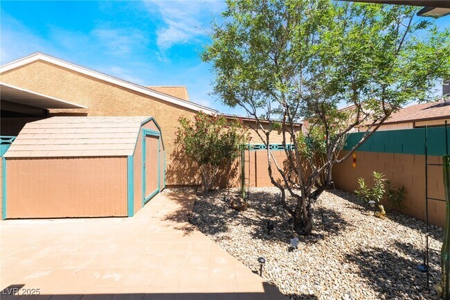 Photo - 2338 Jack Pine Way