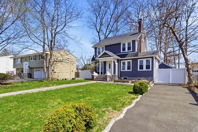 Photo - 925 Plainfield Ave